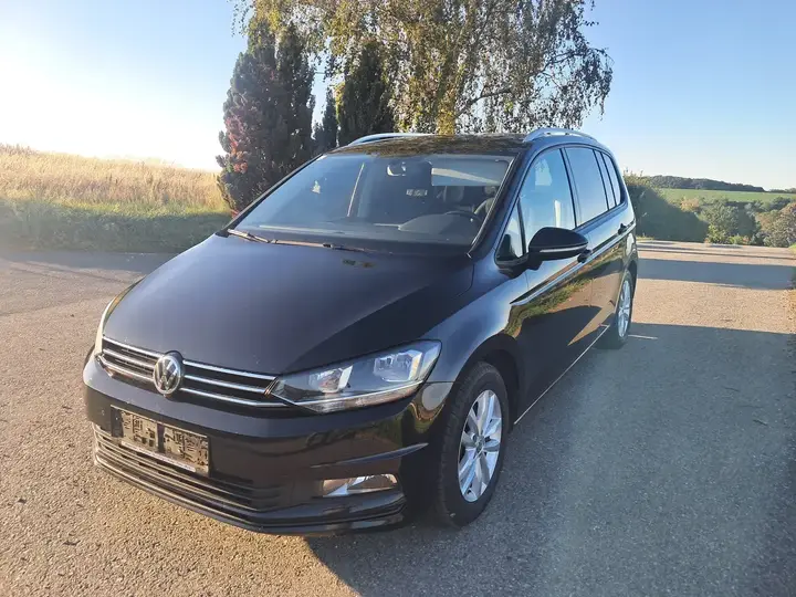 Volkswagen Touran 2016 photo 2