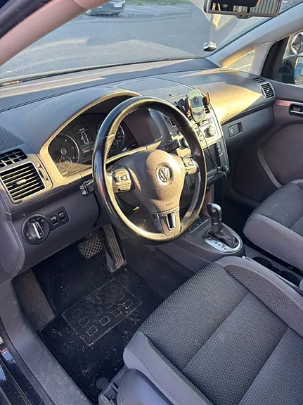 Volkswagen Touran 2013 photo 2