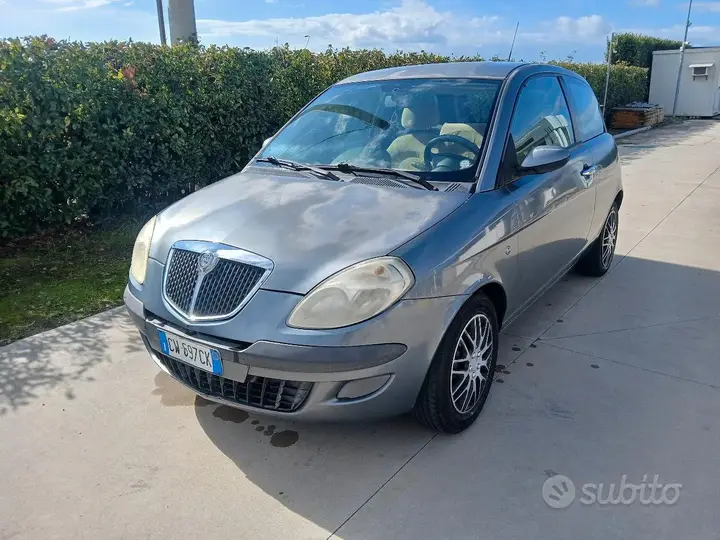 Lancia Ypsilon