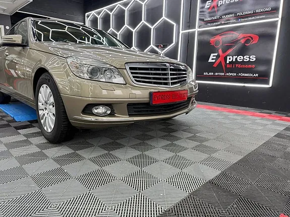 Mercedes-Benz C200 2010 photo 2