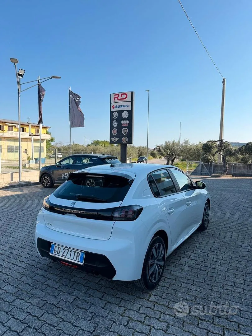Peugeot 208 2020 photo 2