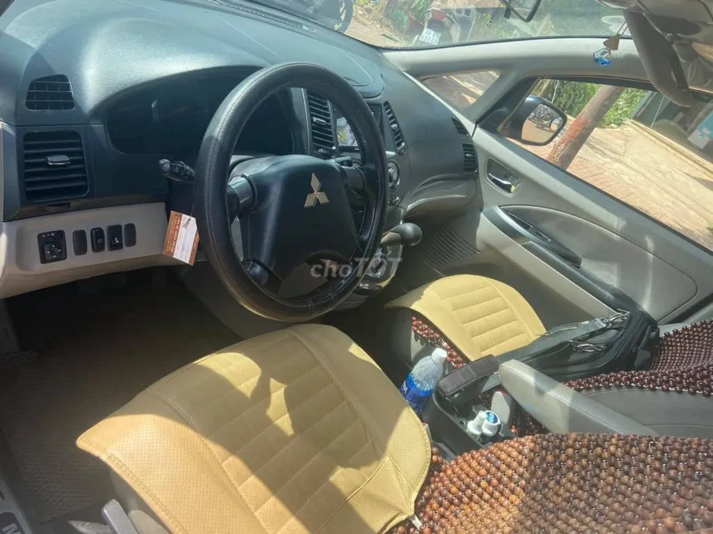 Mitsubishi Grandis 2006 photo 5