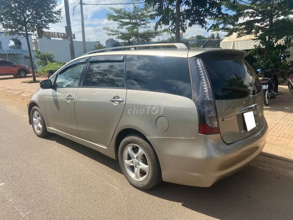 Mitsubishi Grandis 2006 photo 4