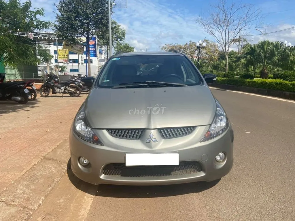 Mitsubishi Grandis 2006 photo 2