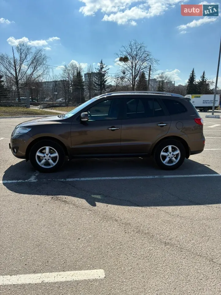 Hyundai Santa Fe 2010 photo 2