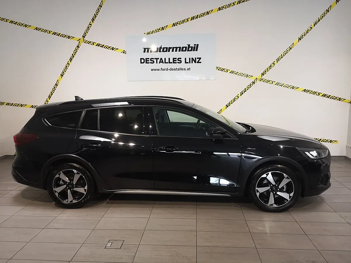 Ford Focus 2024 photo 3