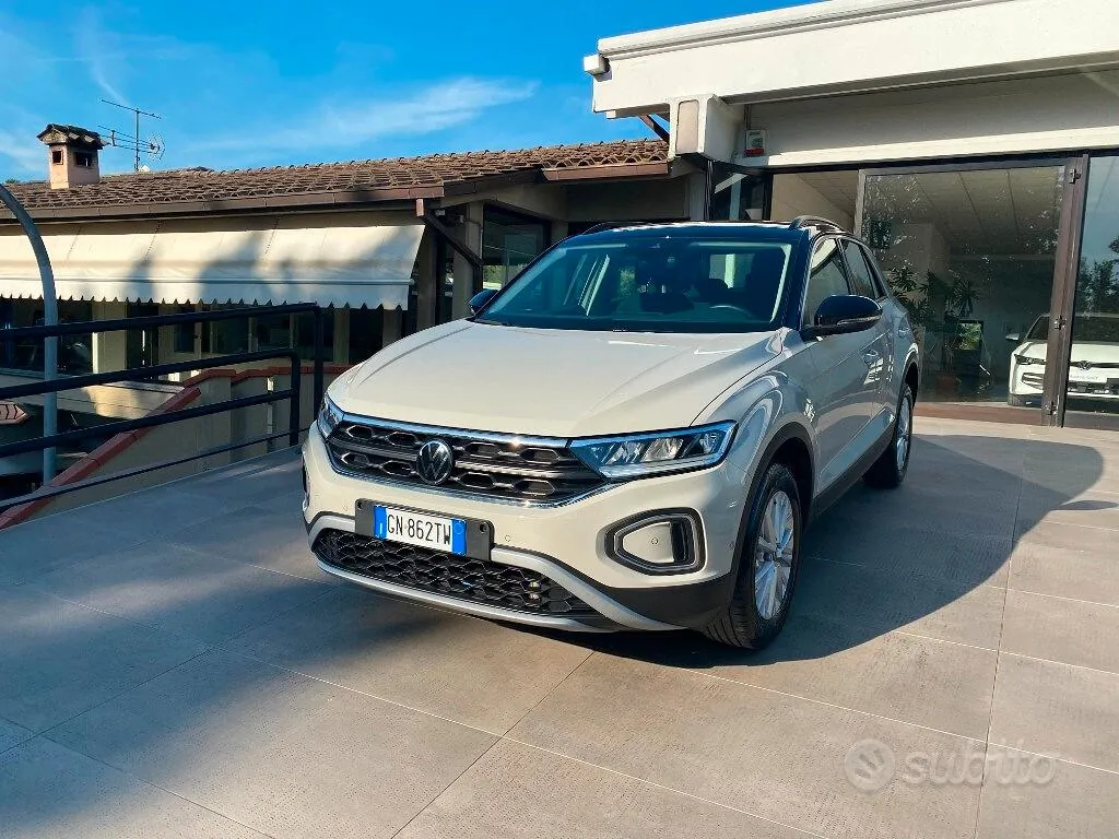 Volkswagen T-Roc 2023 photo 2