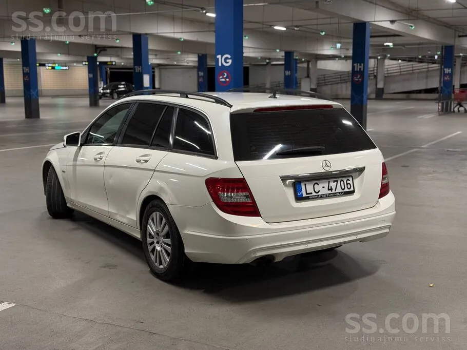 Mercedes-Benz C200 2011 photo 3