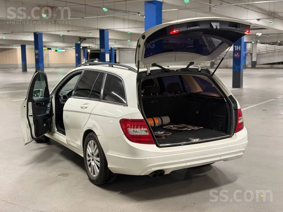 Mercedes-Benz C200 2011 photo 2