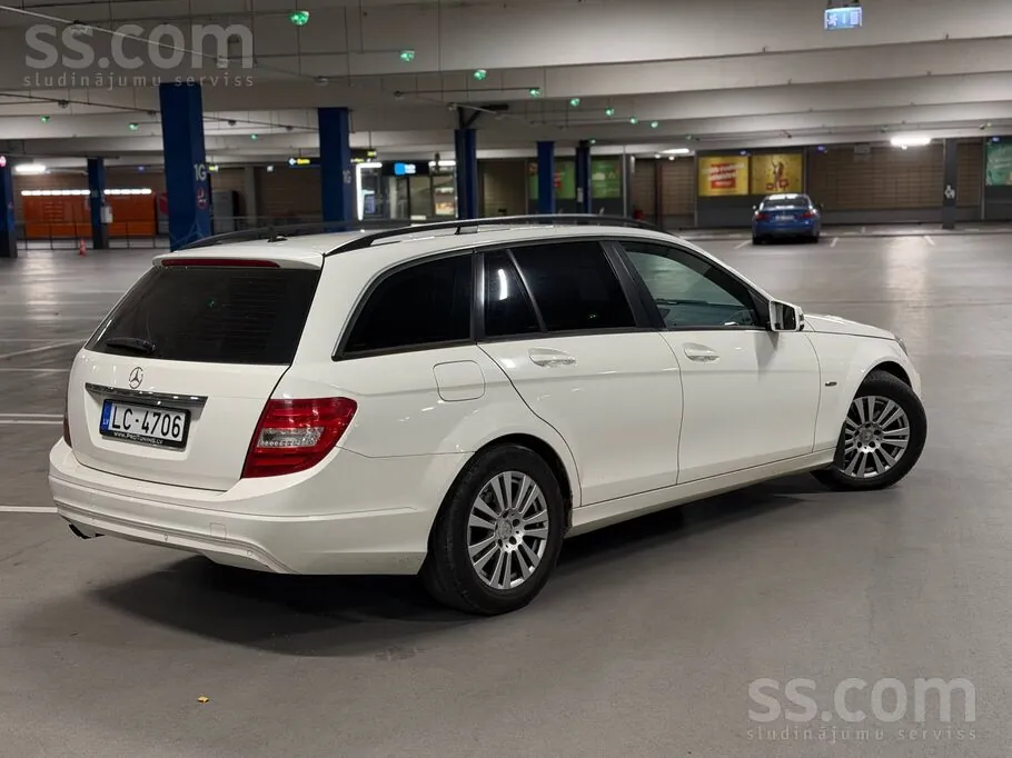 Mercedes-Benz C200 2011 photo 4