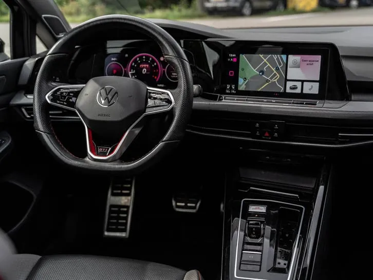 Volkswagen Golf 2023 photo 2