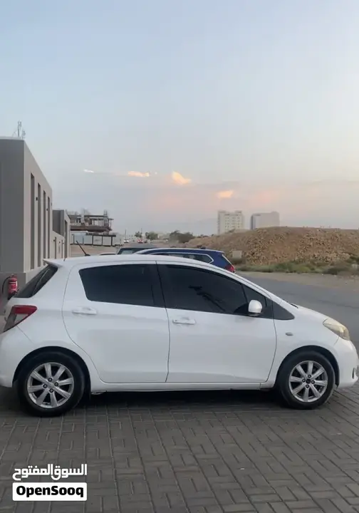 Toyota Yaris 2013 photo 2