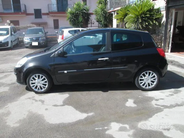 Renault Clio 2008 photo 2