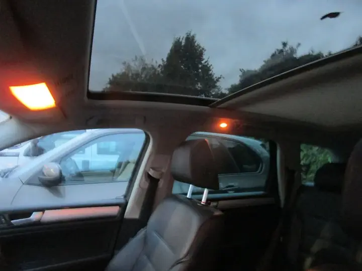 Volkswagen Touareg 2012 photo 2