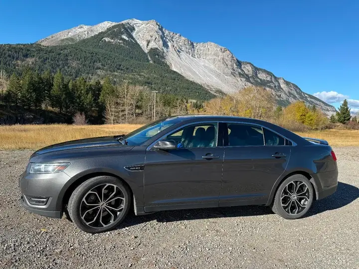 Ford Taurus 2017 photo 2