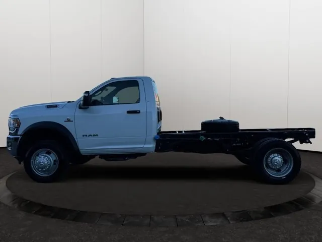 Ram 5500 Chassis Slt 2024 photo 2