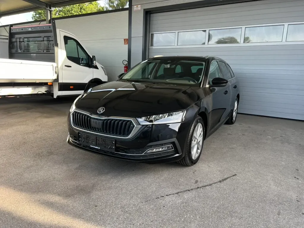 Skoda Octavia 2023 photo 2