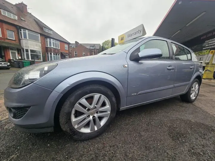 Vauxhall Astra 2009 photo 4