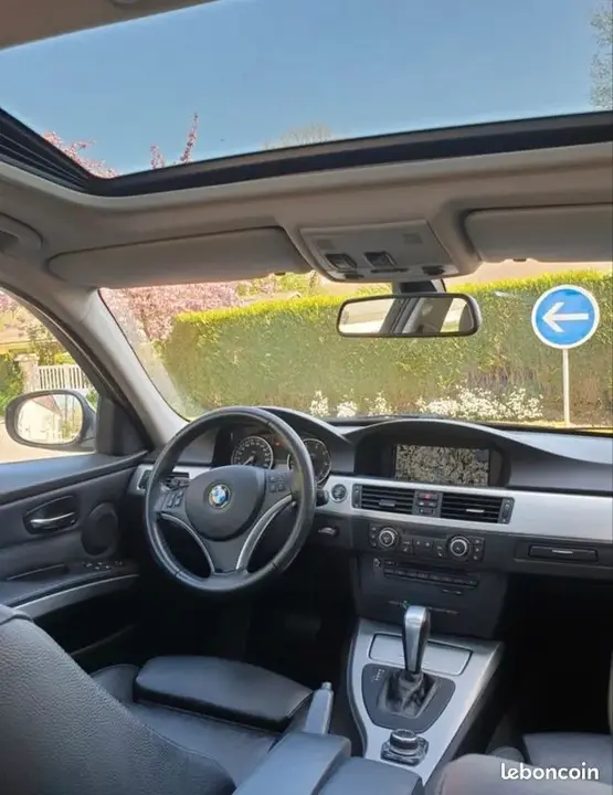 BMW 318I 2010 photo 3