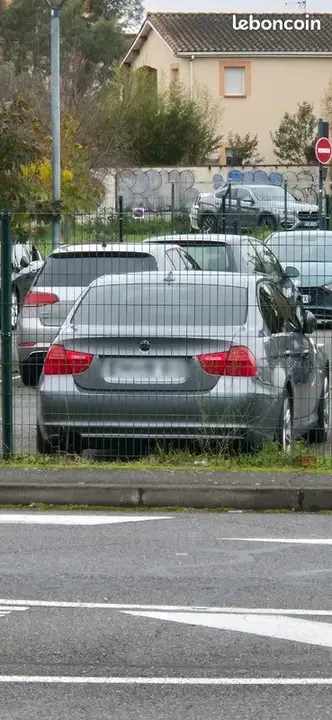 BMW 318I 2010 photo 2