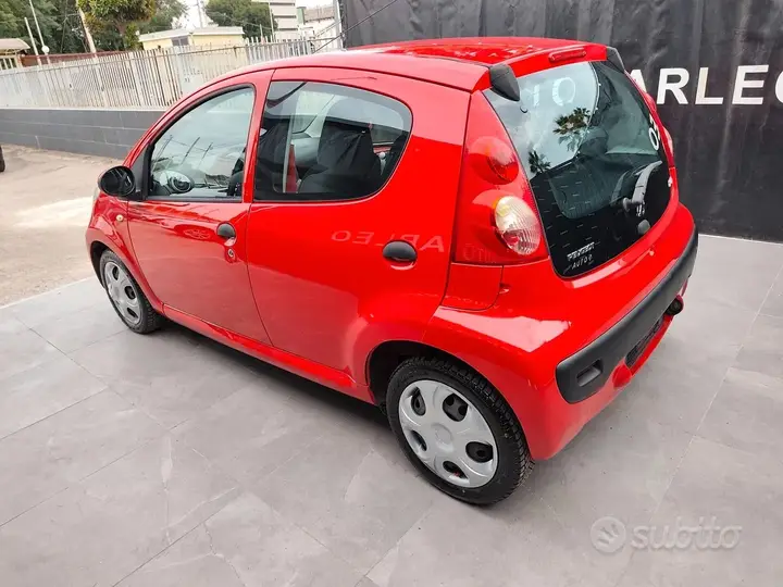 Peugeot 107 2008 photo 4