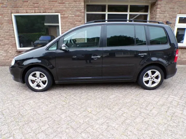 Volkswagen Touran 2005 photo 2