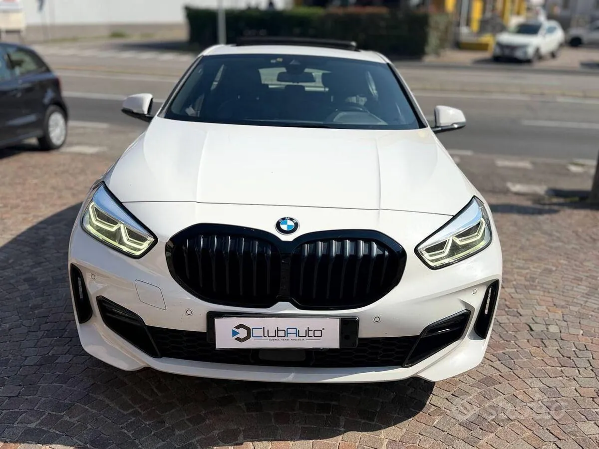 BMW 1 Series 2022 photo 2