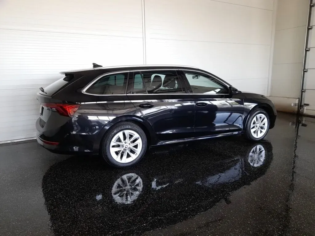 Skoda Octavia 2023 photo 2