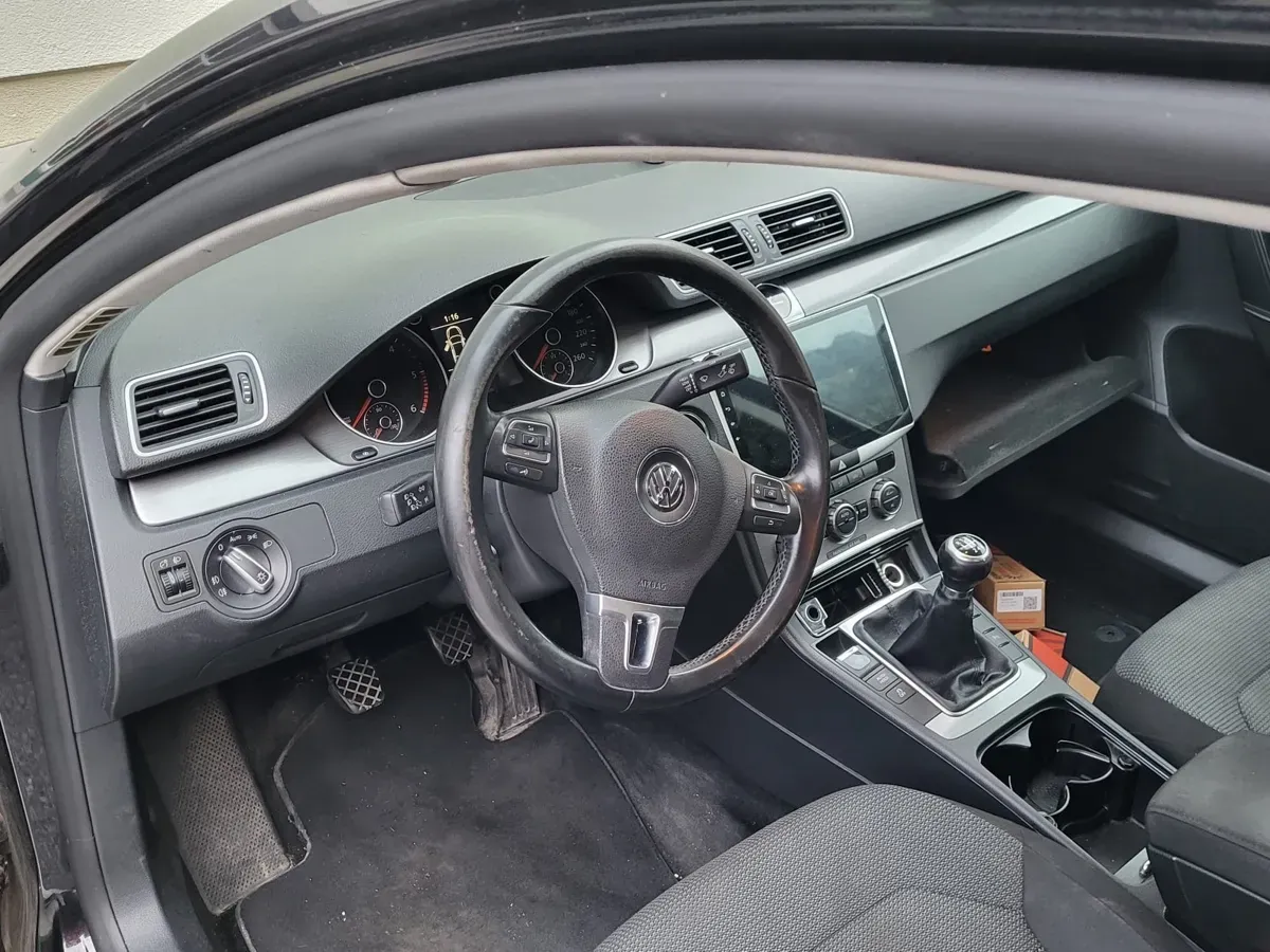 Volkswagen Passat 2012 photo 3