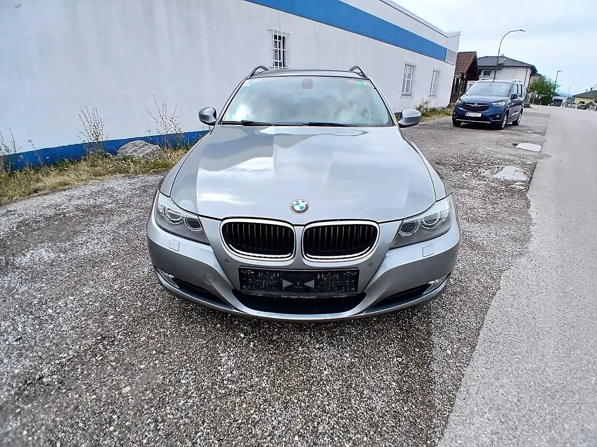 BMW 3 Series 2009 photo 2