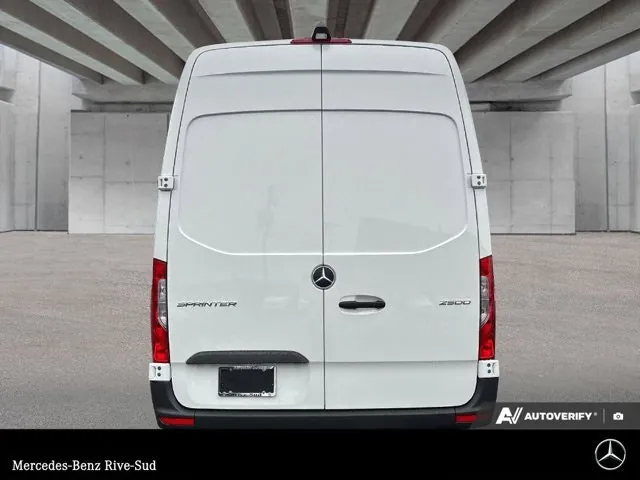 Mercedes-Benz Sprinter 2026 photo 4