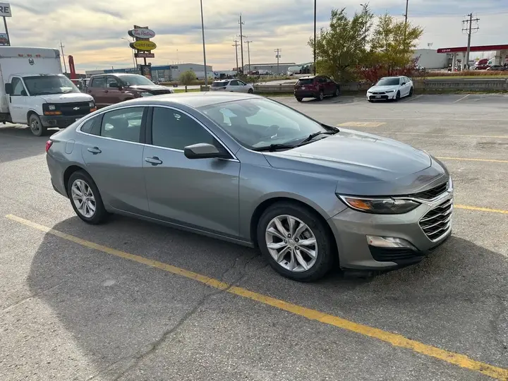 Chevrolet Malibu 2023 photo 2