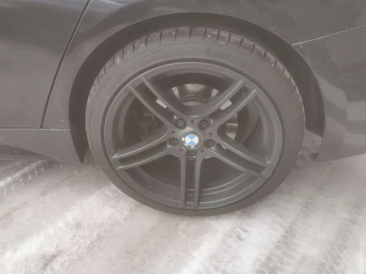 BMW 3 Series 2018 photo 3