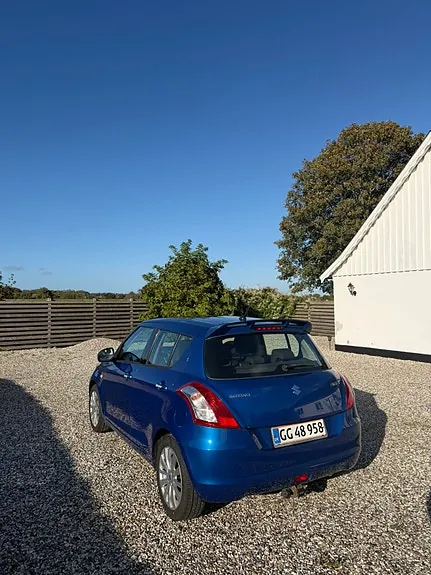 Suzuki Swift 2011 photo 3