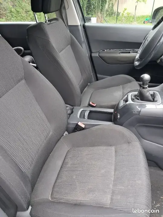 Peugeot 5008 2010 photo 2