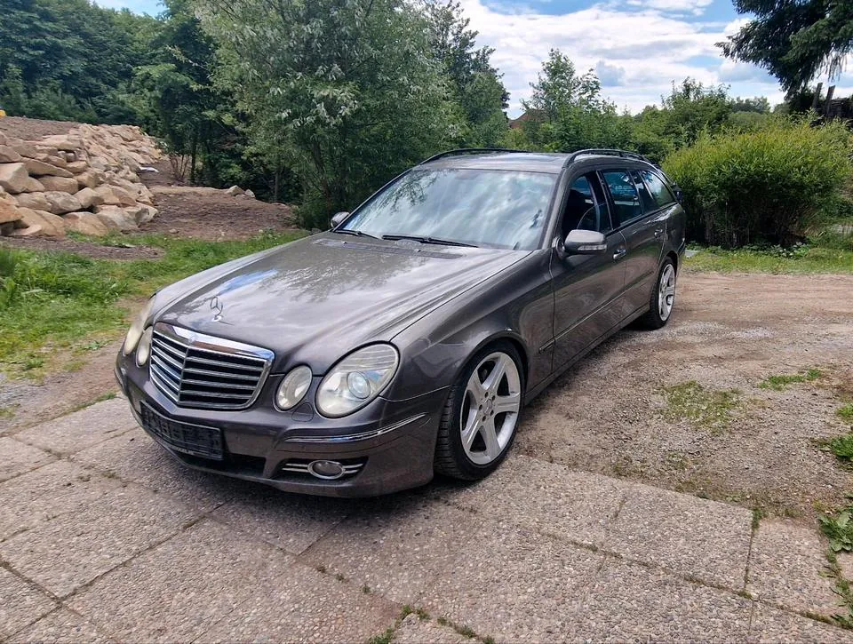 Mercedes-Benz W211