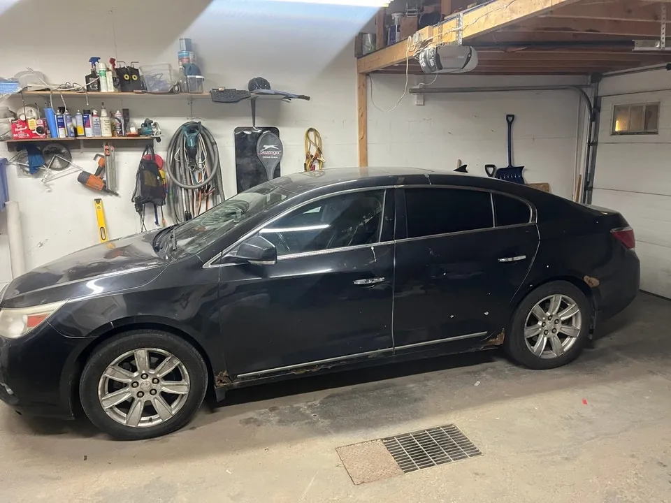 Buick Lacrosse 2010 photo 2