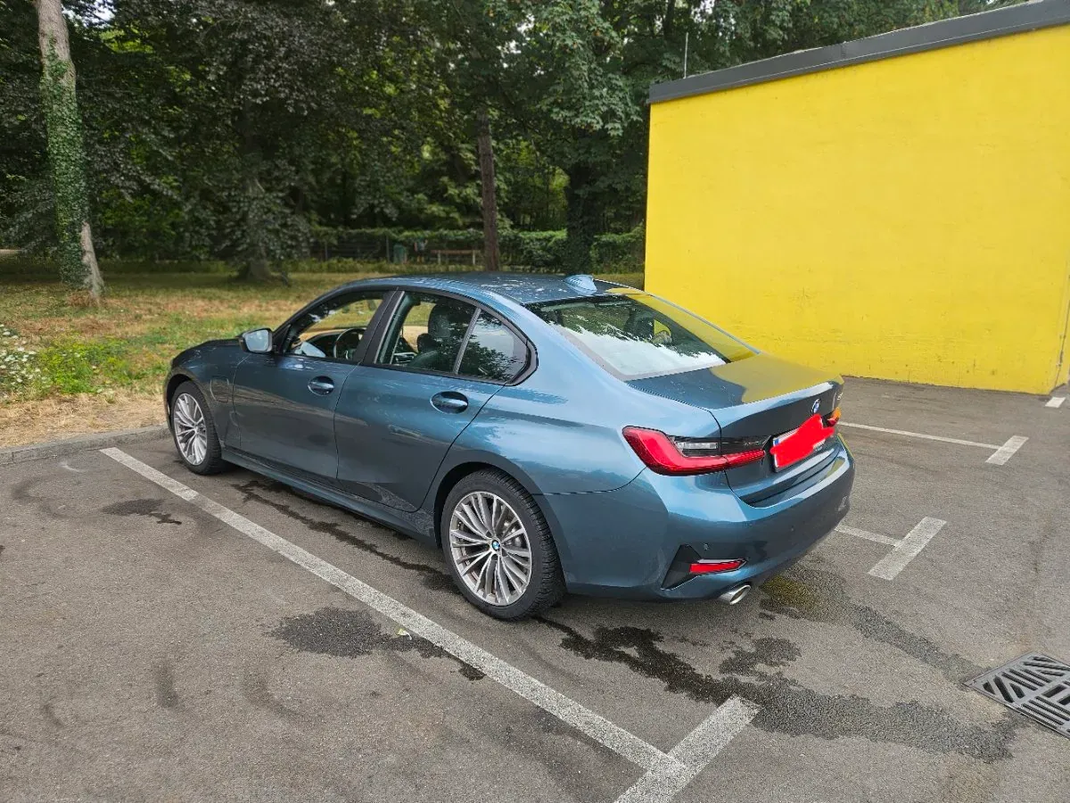 BMW 3 Series 2019 photo 2