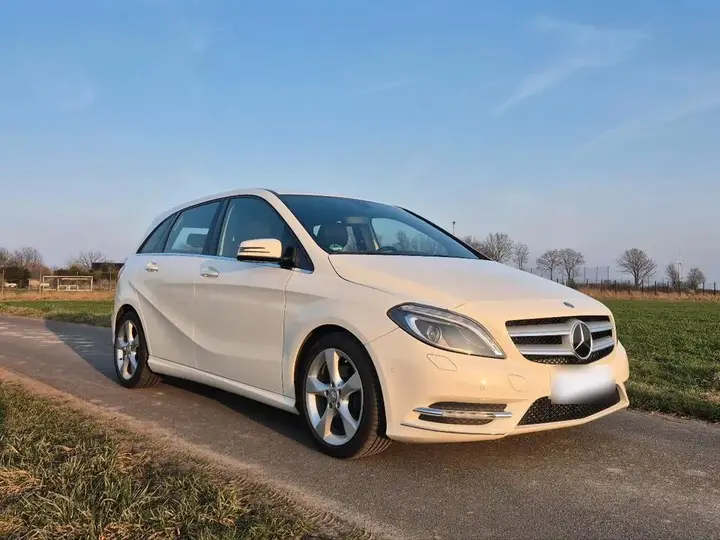Mercedes-Benz B180