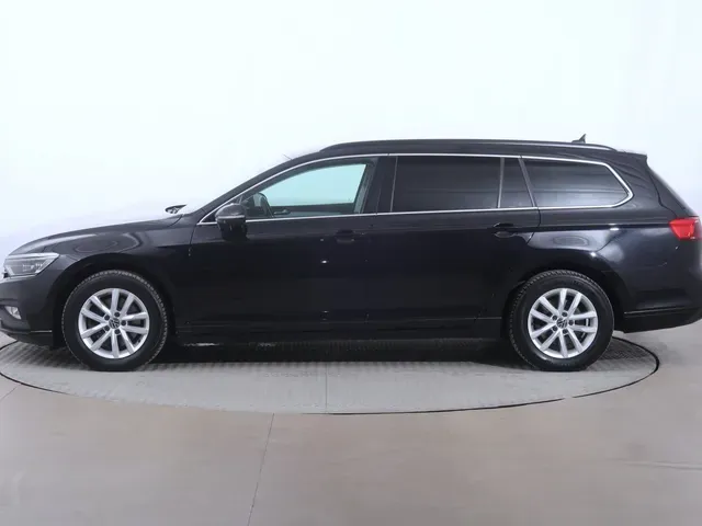 Volkswagen Passat Variant 2021 photo 2