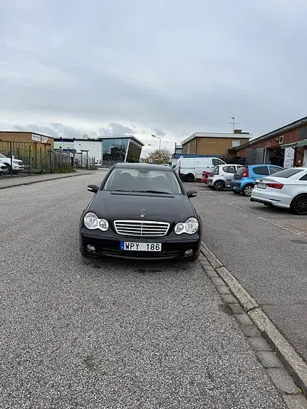 Mercedes-Benz C200