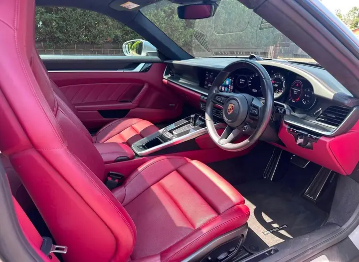Porsche 911 2020 photo 2
