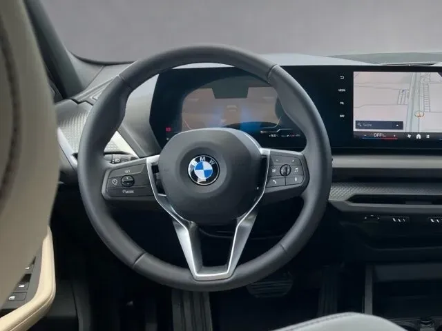 BMW 1 Series 2025 photo 2