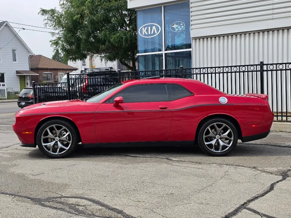 Dodge Challenger 2017 photo 2