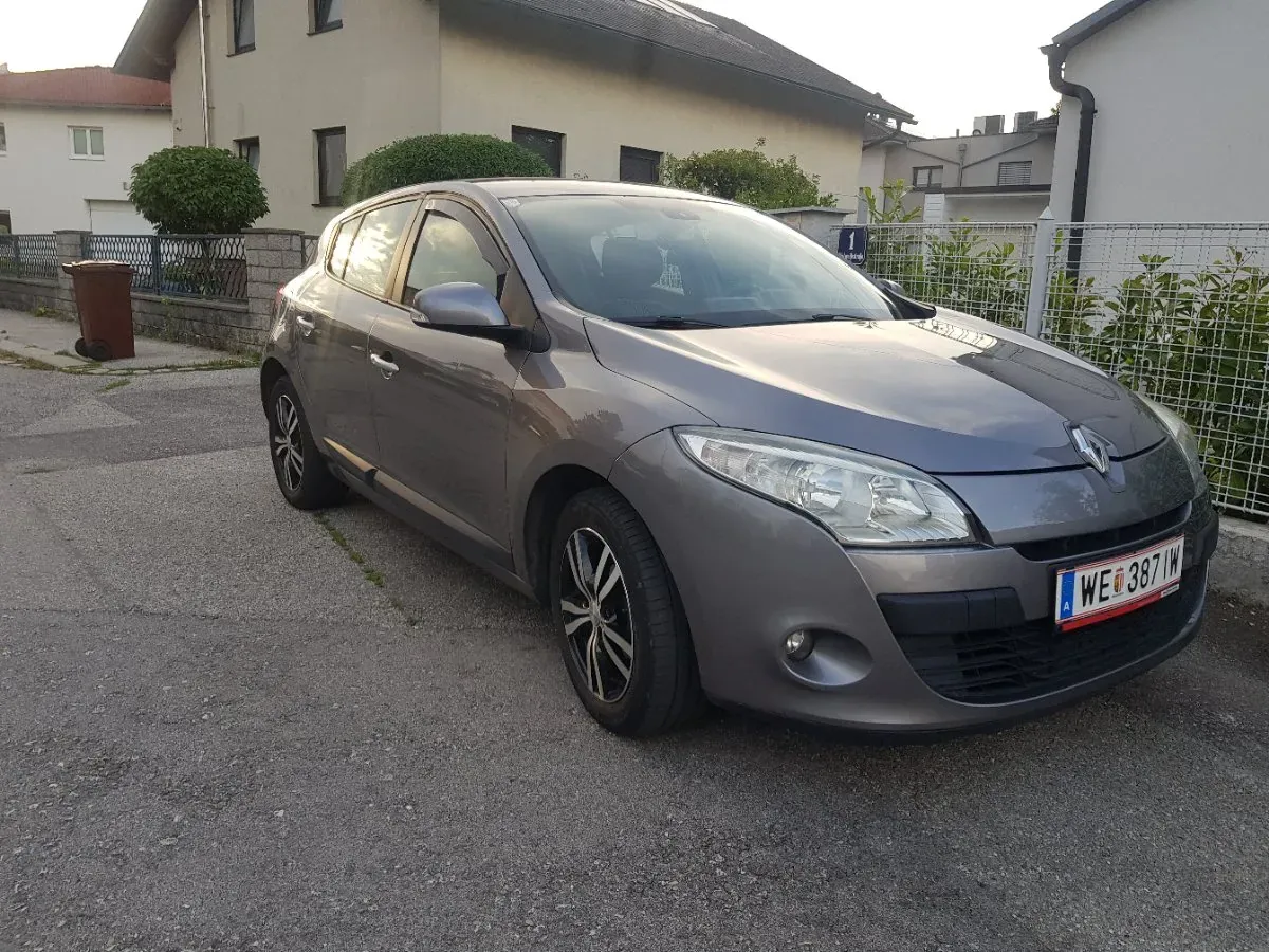 Renault Megane 2011 photo 2