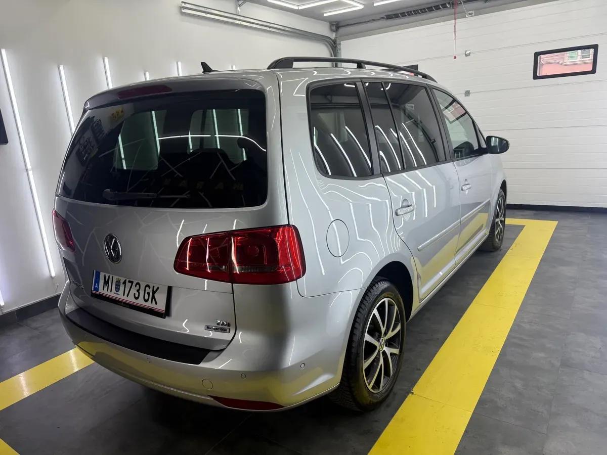 Volkswagen Touran 2015 photo 2
