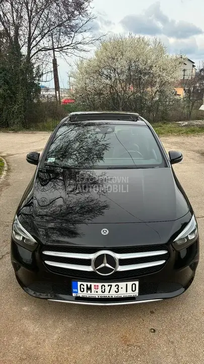 Mercedes-Benz B 180