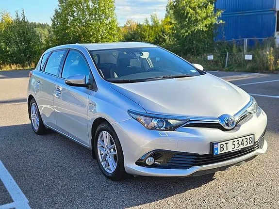 Toyota Auris 2016 photo 2