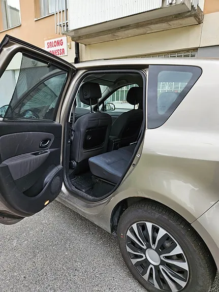 Renault Scenic Iii 2011 photo 2