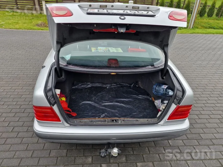 Mercedes-Benz E280 1996 photo 4